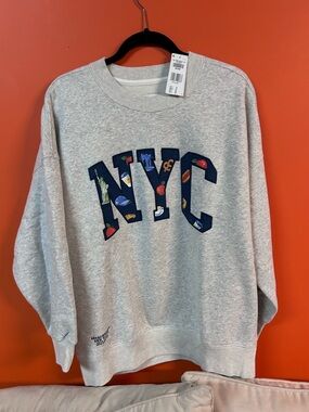 Abercrombie & Fitch Light Gray NYC Appliqué Crewneck-As seen on Tik Tok